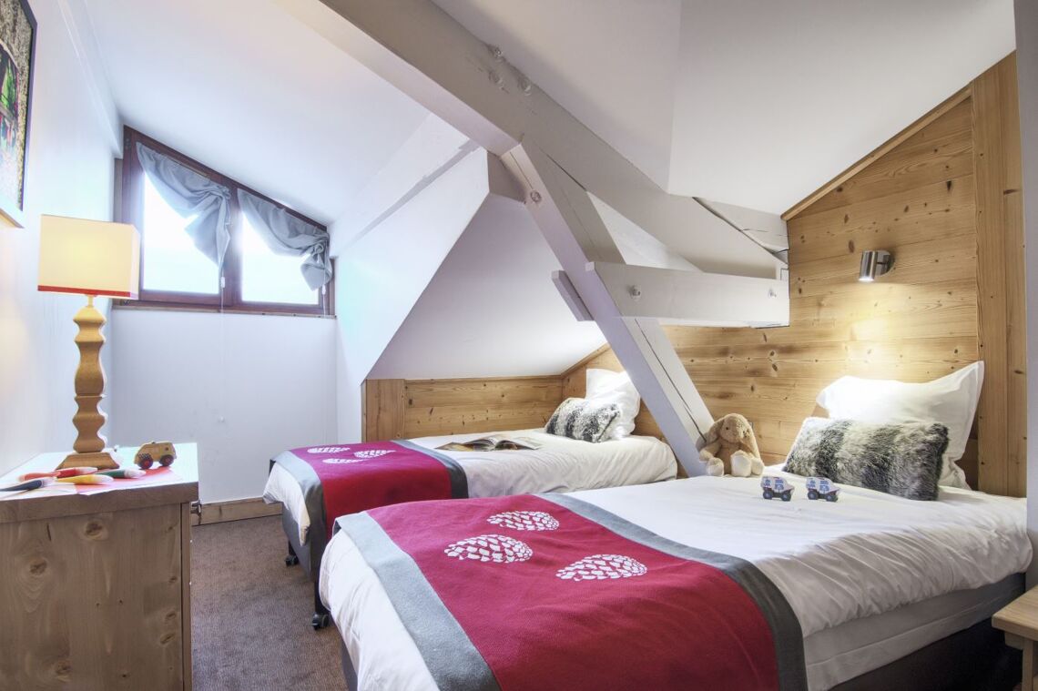 Twin bedroom chalets du forum