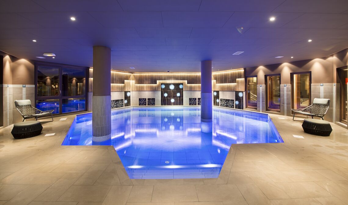 Swimming pool in Le Hameau du Kashmir Val Thorens