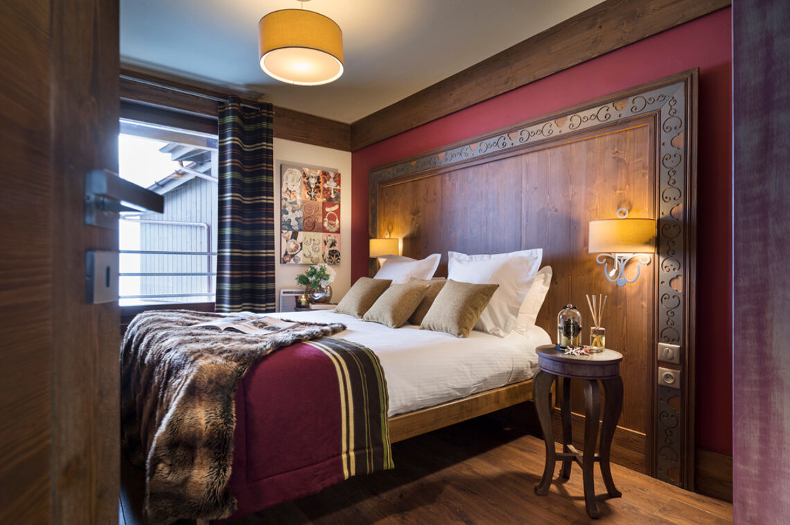 Double Bed in Le Hameau du Kashmir Val Thorens
