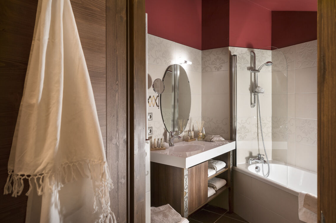 Bathroom in Le Hameau du Kashmir Val Thorens