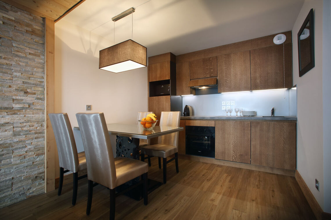 La Source des Arcs - Dining and kitchen area