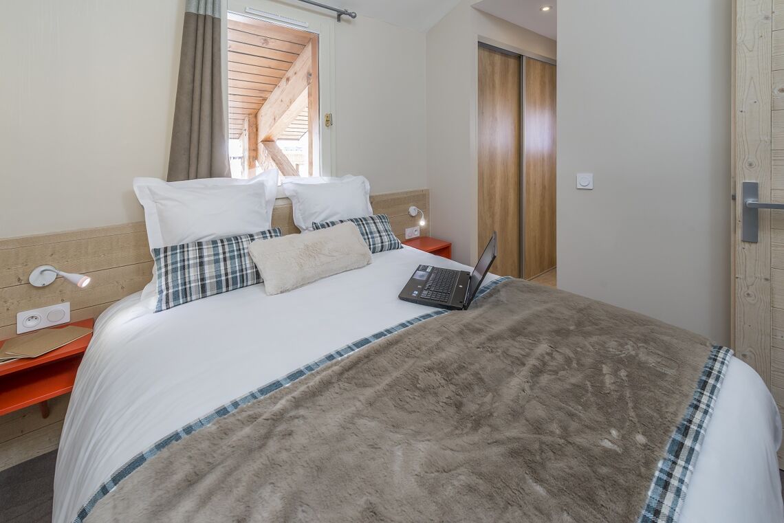 Chalets du Jardin Alpin Val d'Isere Ensuite bedroom