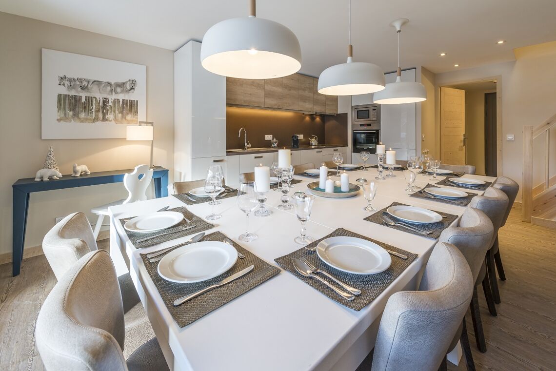 Chalets du Jardin Alpin Val d'Isere Kitchen and Dining