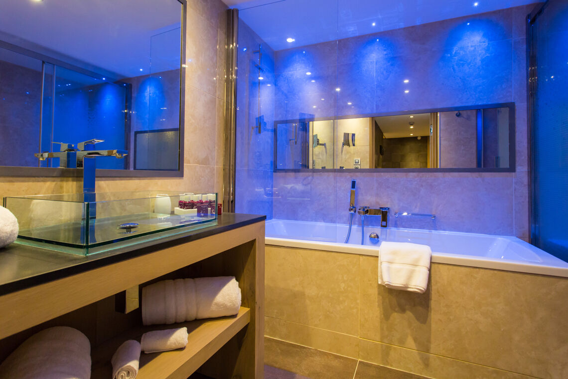Bathroom - Taj-I Mah - Les Arcs