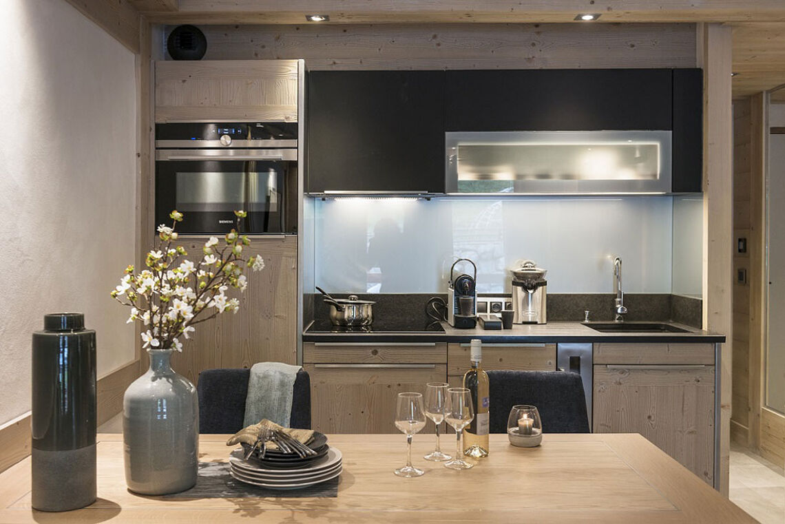 Kitchen and Dining area - Le Roc des Tours