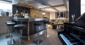 Piano bar at MGM Le Roc des Tours