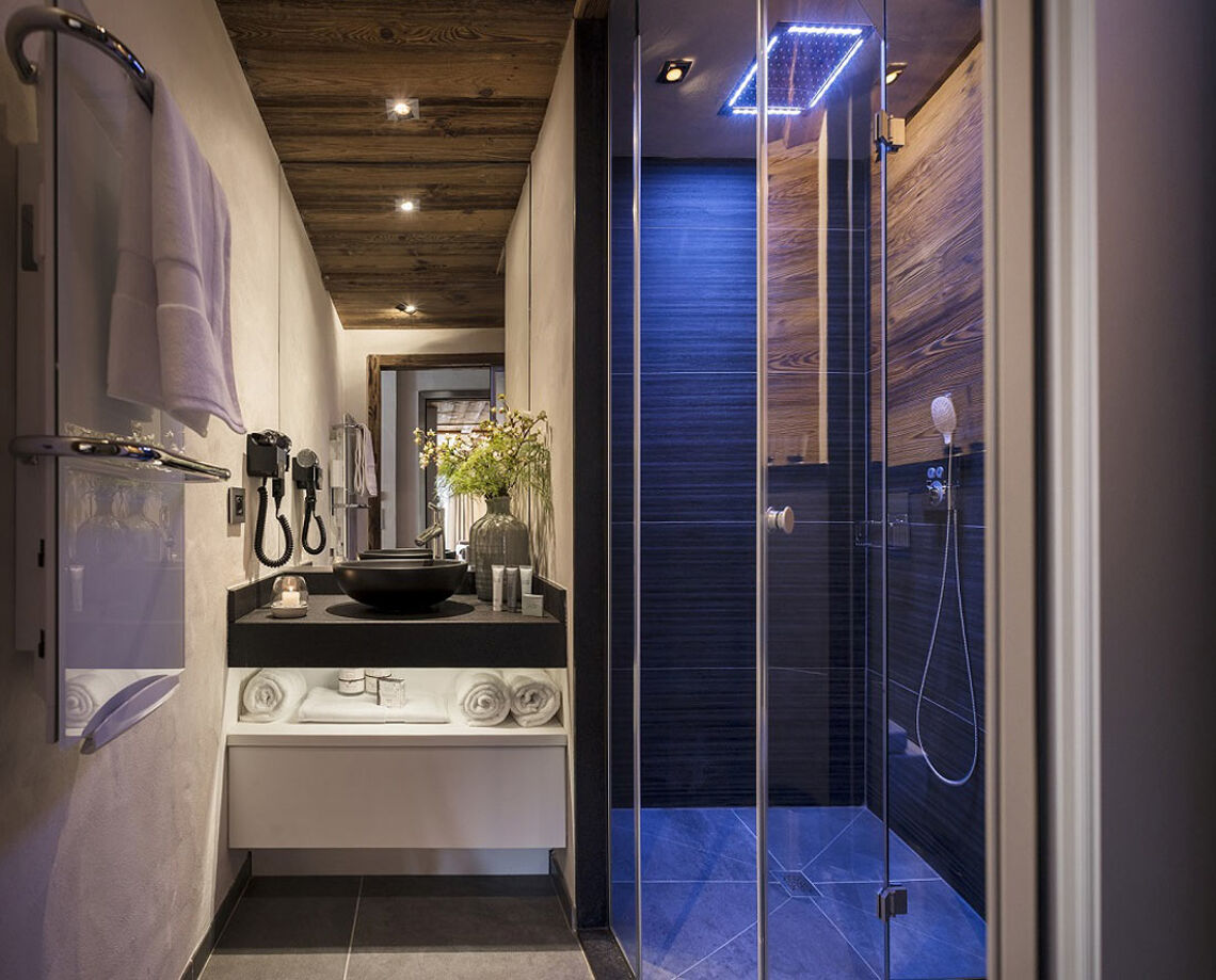 Bathroom at Le Cristal de Jade Chamonix