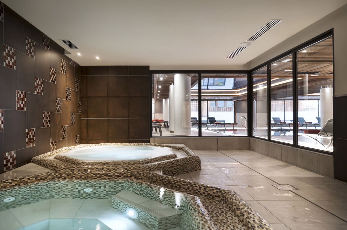 Jacuzzi at MGM Cristal de Jade