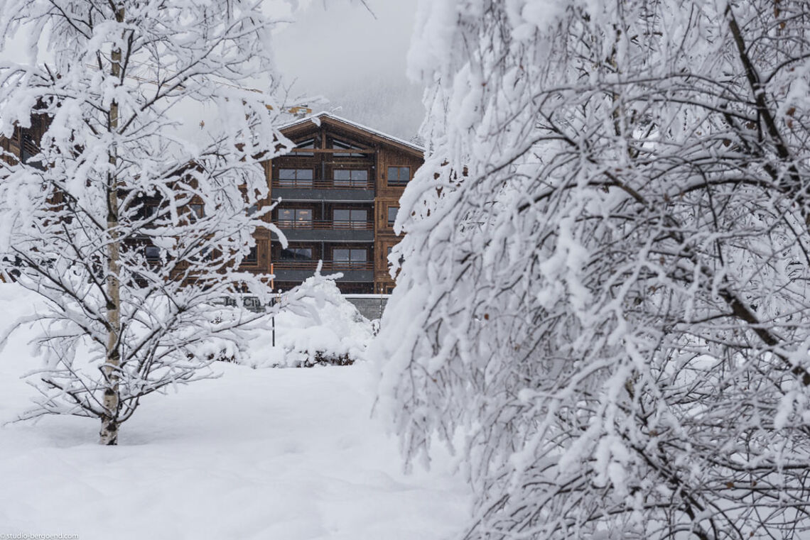 Snowy exterior MGM Cristal de Jade