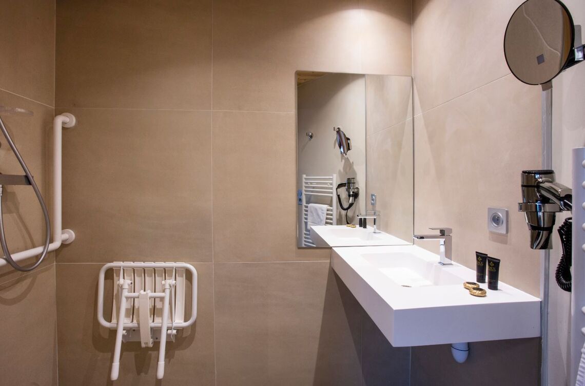 Residence Daria-I Nor accessible bathroom