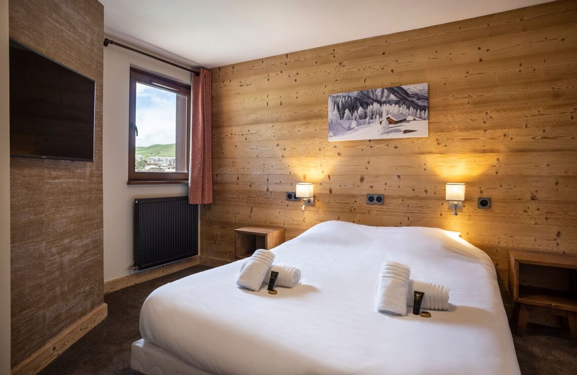 Residence Daria-I Nor double bedroom