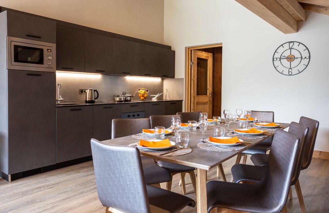 Residence Daria-I Nor large kitchen dining area