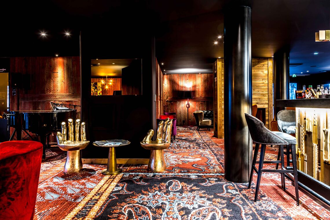 Daria-I Nor Bar Lounge