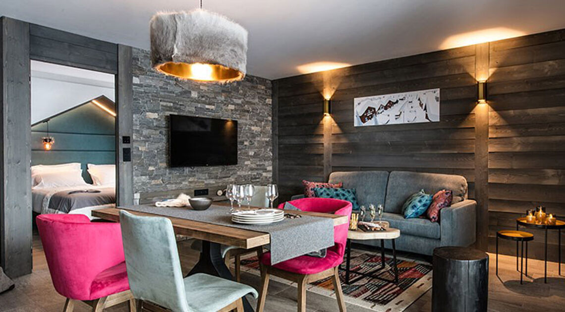 Chalet Izia dining area