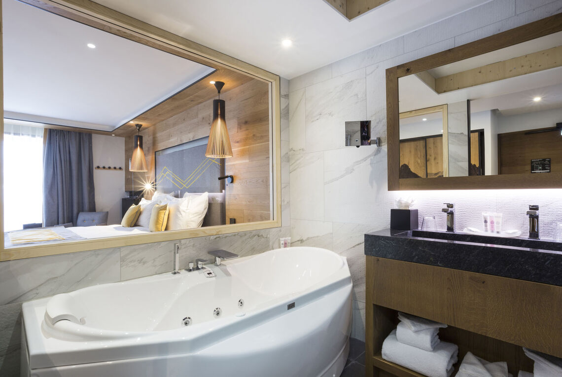Excellence Room bathroom