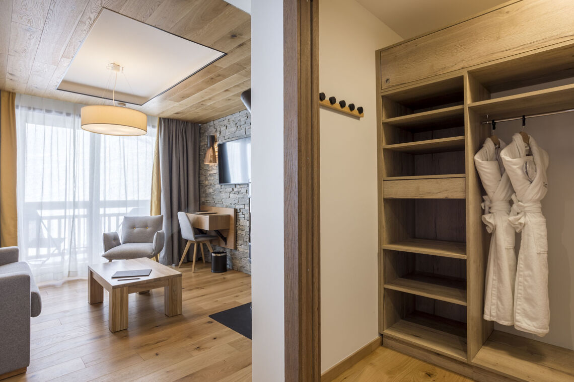 Alparena Junior Suite dressing room