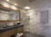 Alparena Junior Suite bathroom