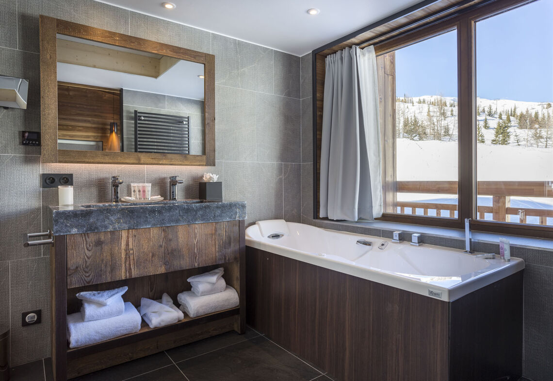 Alparena Prestige Suite bathroom