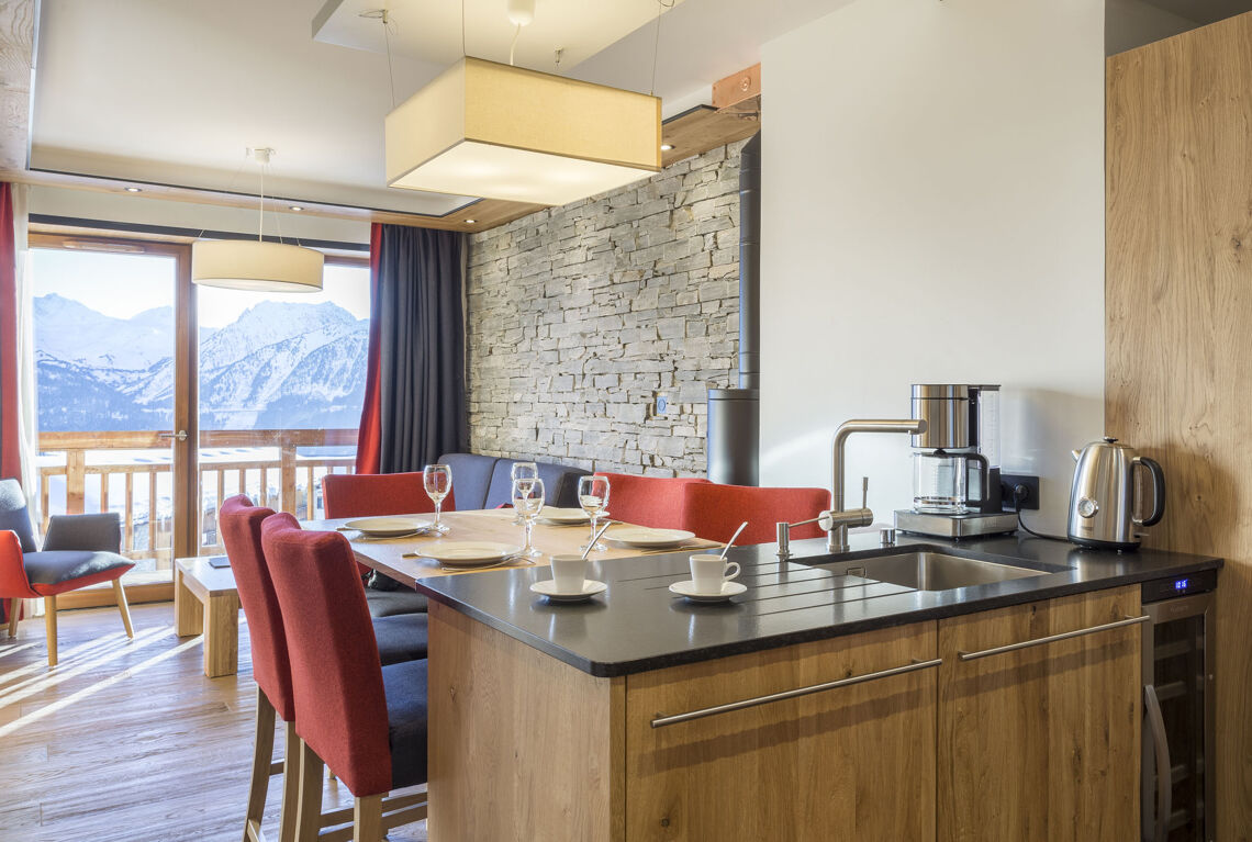 Alparena Superior Family Suite dining area