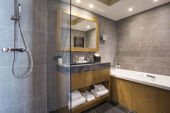 Alparena Superior family Suite bathroom