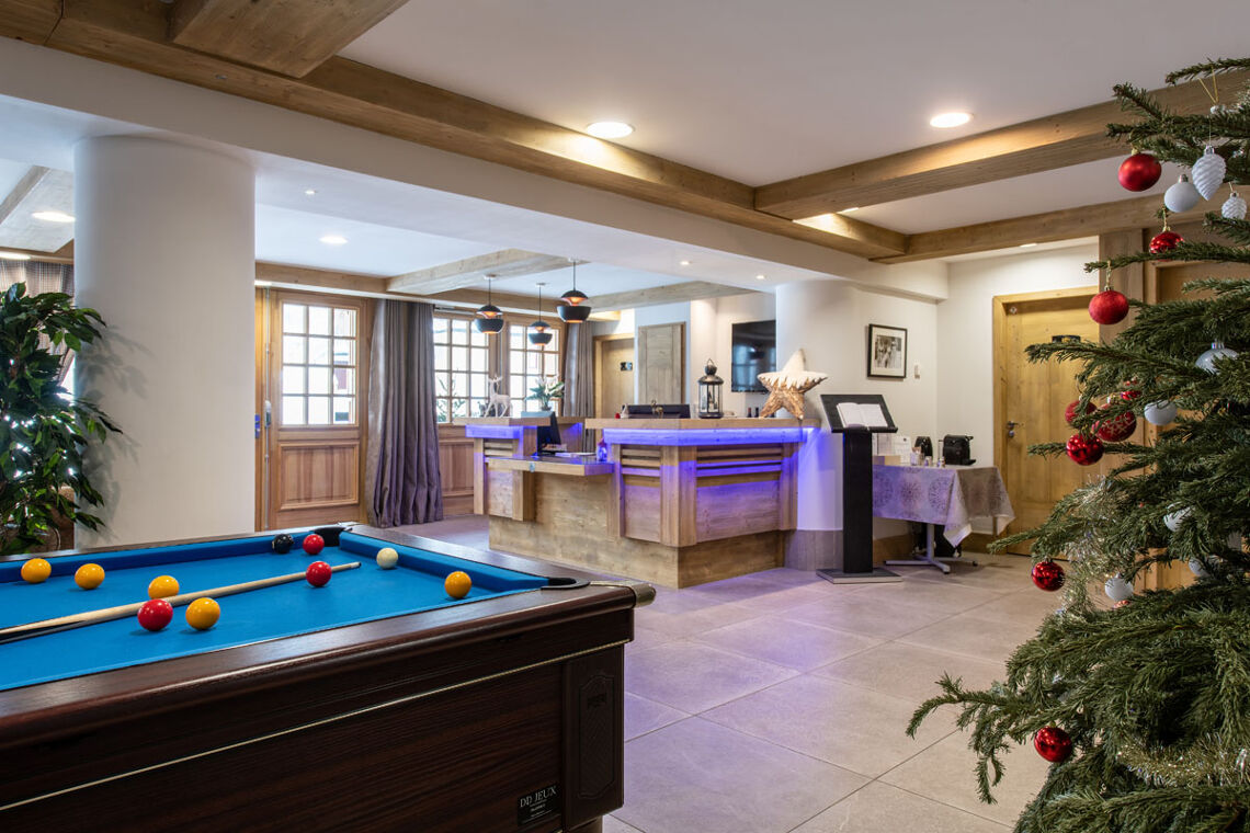 Reception and pool table, Lodge des Neiges