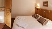 Chalets du Soleil traditional bedroom