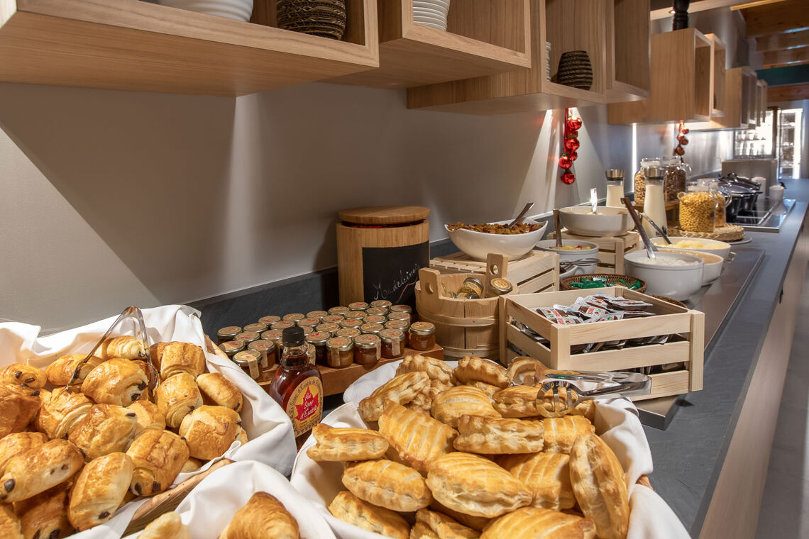 Mercure breakfast buffet