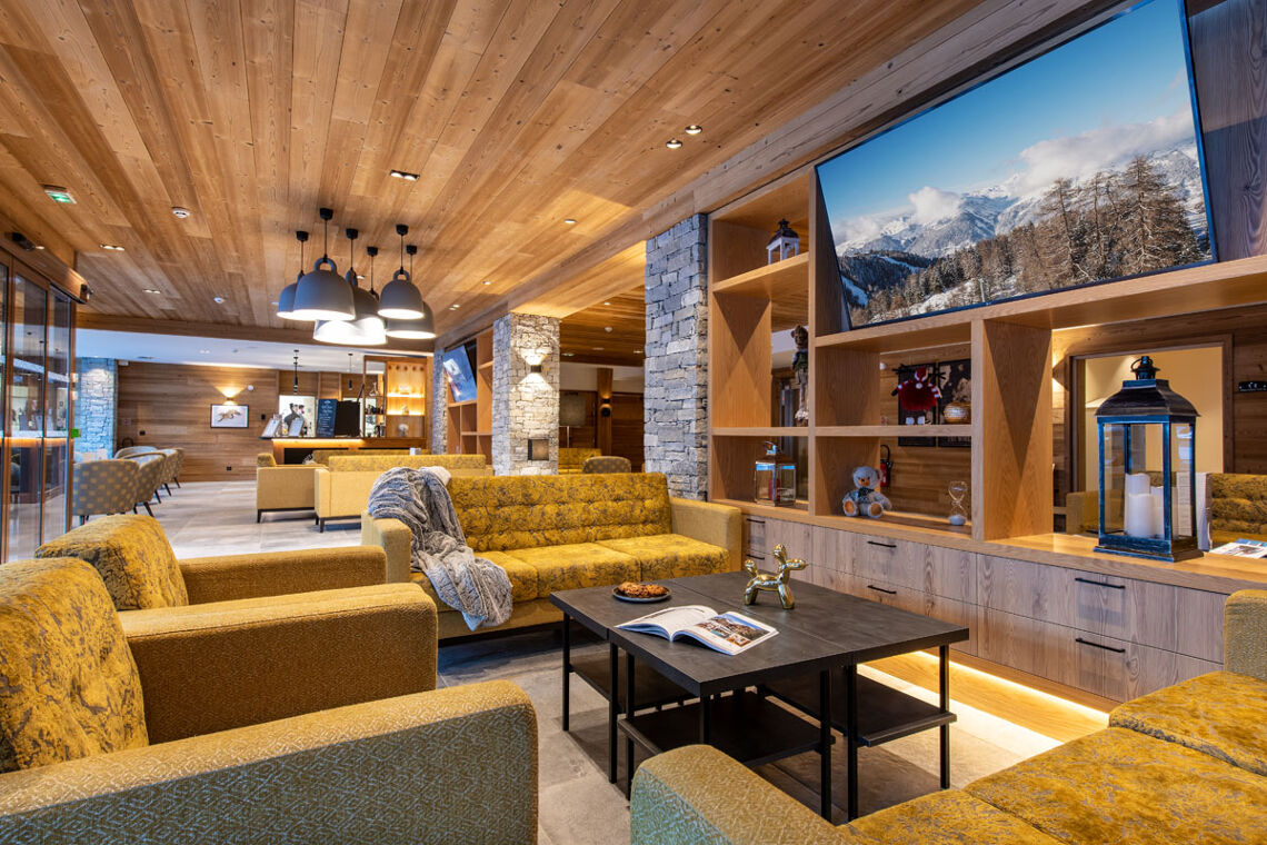 White Pearl Lodge - Lounge Area