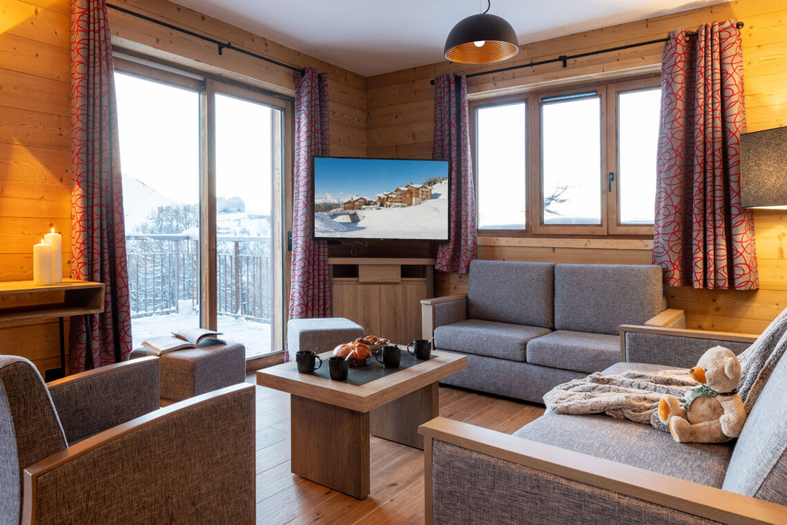 White Pearl Lodge - Living Room with Balcony