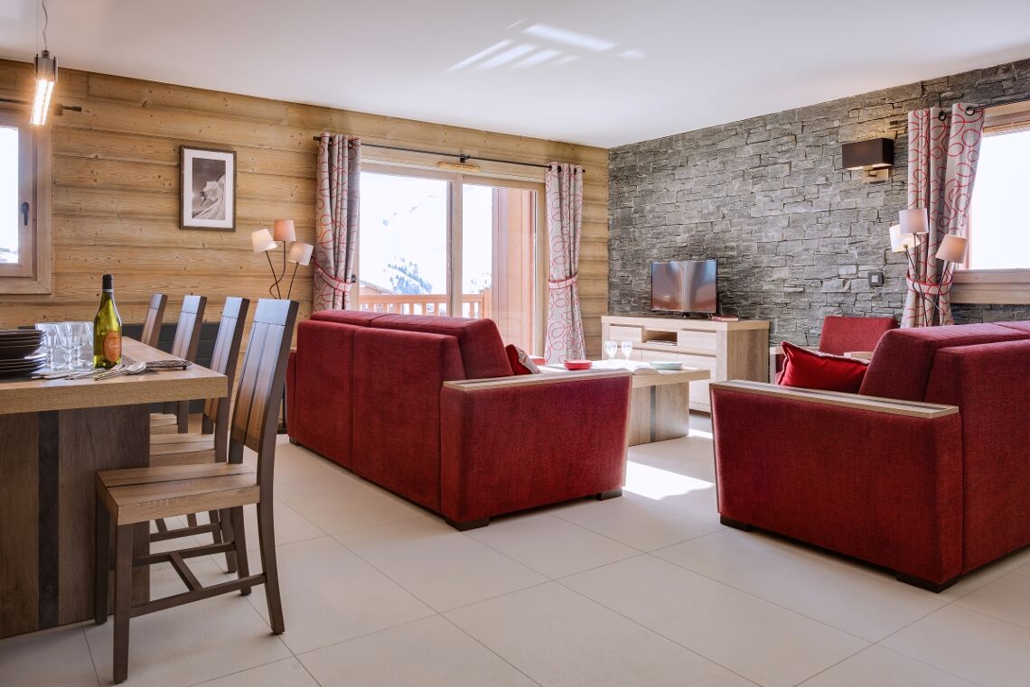 White Pearl Lodge - Living Room