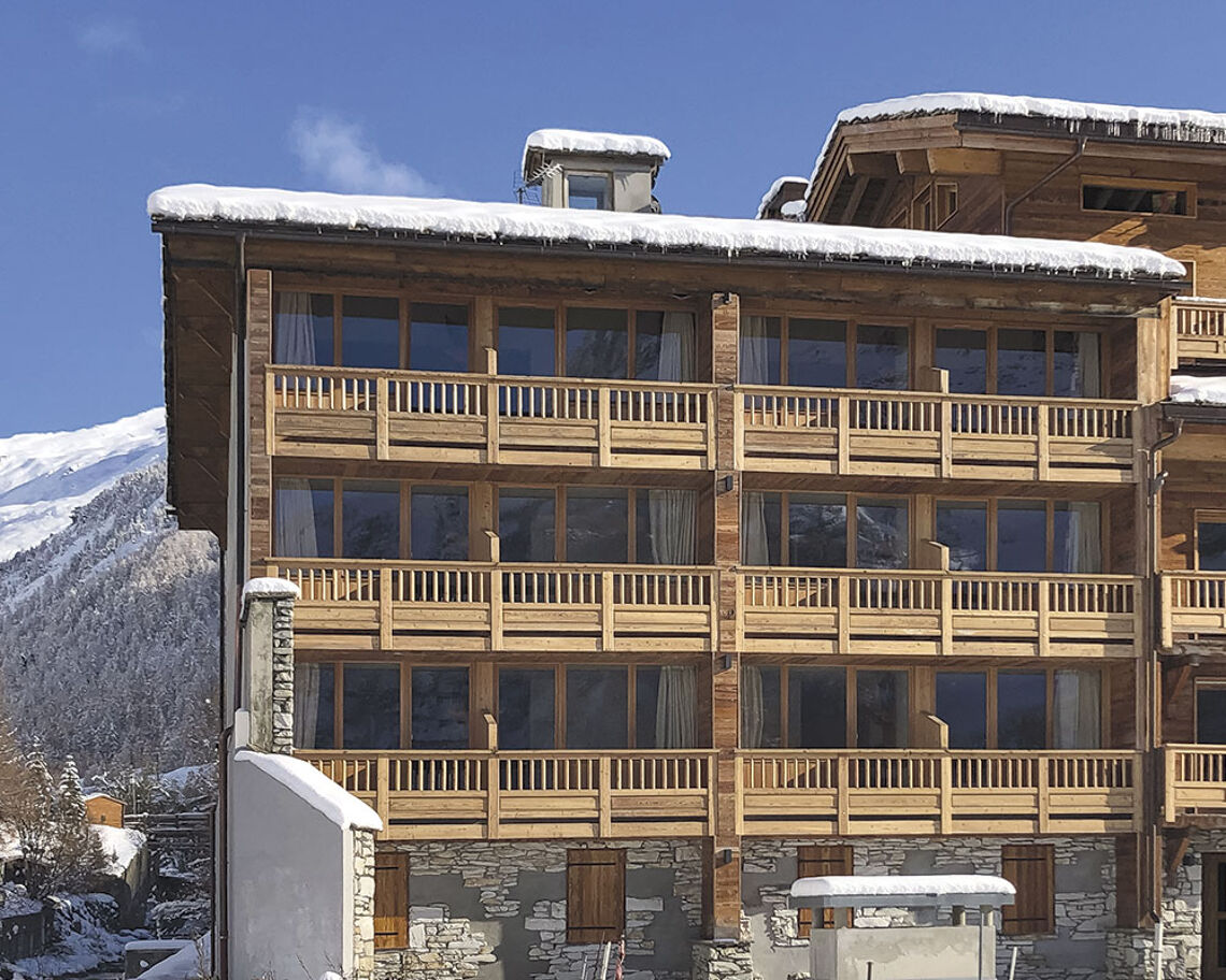 Hotel Ski Lodge outside view