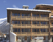 Hotel Ski Lodge outside view