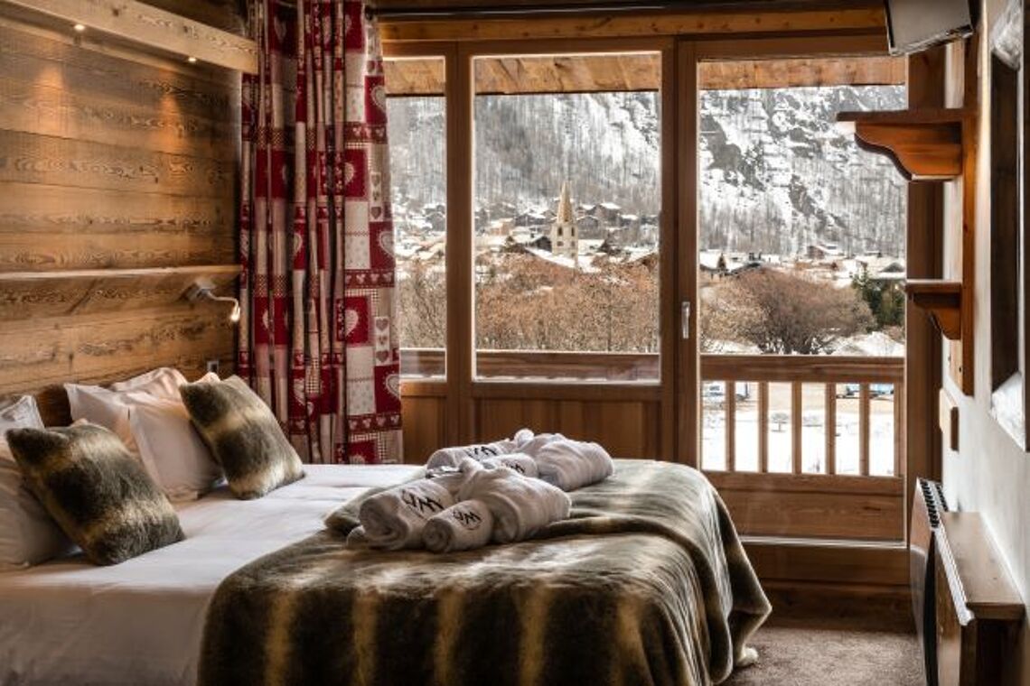 Bedroom view Hotel Ski Lodge