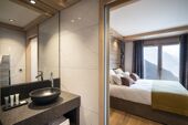 Residence Alpen Lodge MGM La Rosiere Apartment -Bedroom & Bathroom