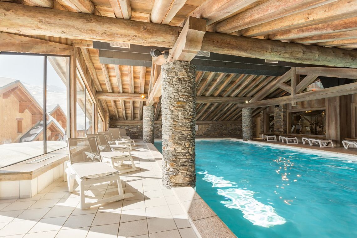 Loungers large swimming pool windows Les Alpages de Reberty Pierre et Vacances Les Menuires