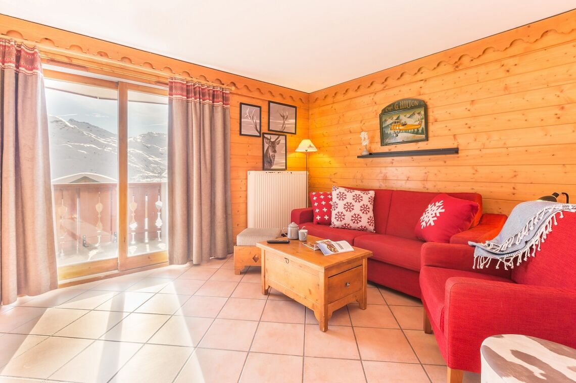 Sunny balcony windows living room Les Alpages de Reberty Les Menuires