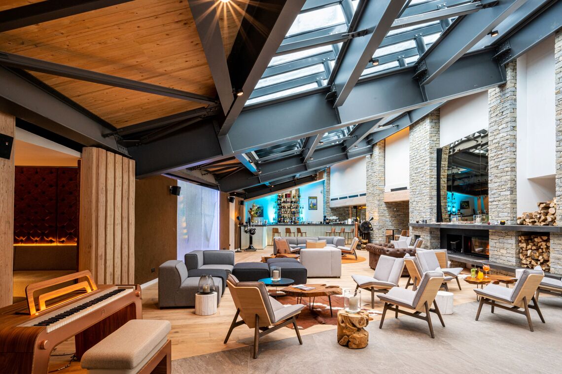 Hotel VoulezVous Bar Reception Area