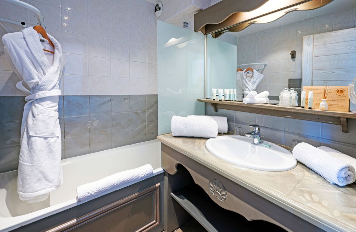 Hotel Les Campanules Privilege Room Bathroom