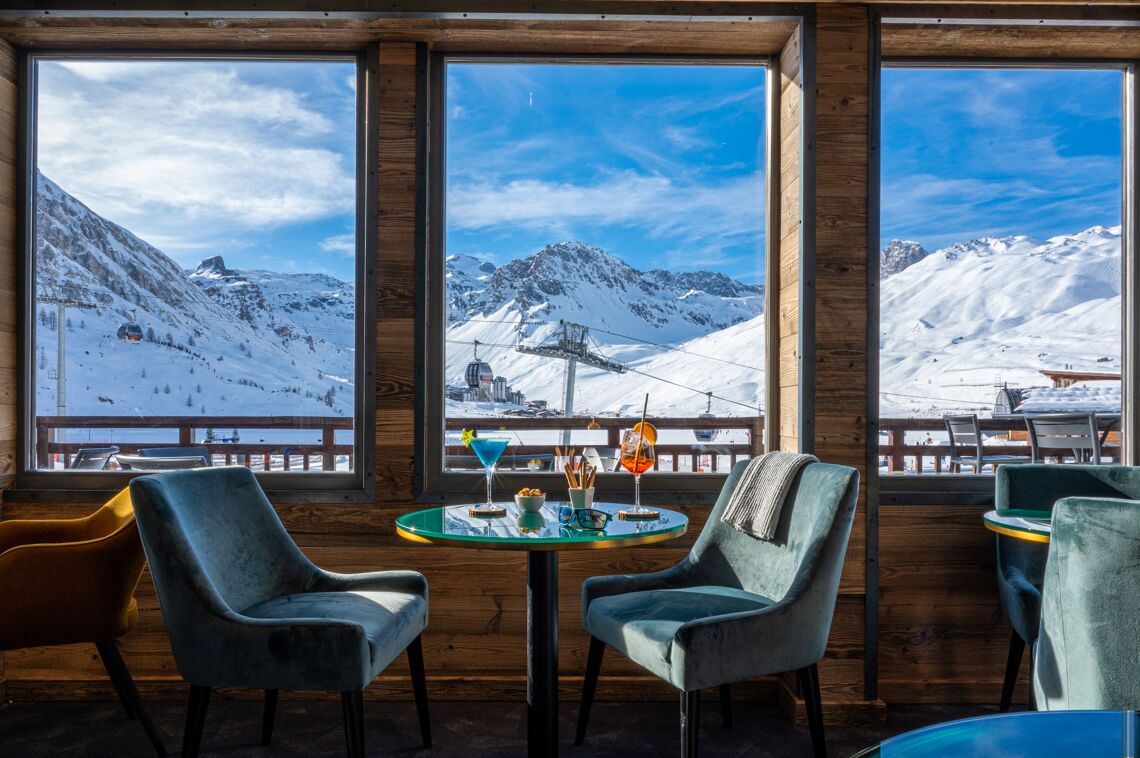 Hotel Le Levanna Bar table