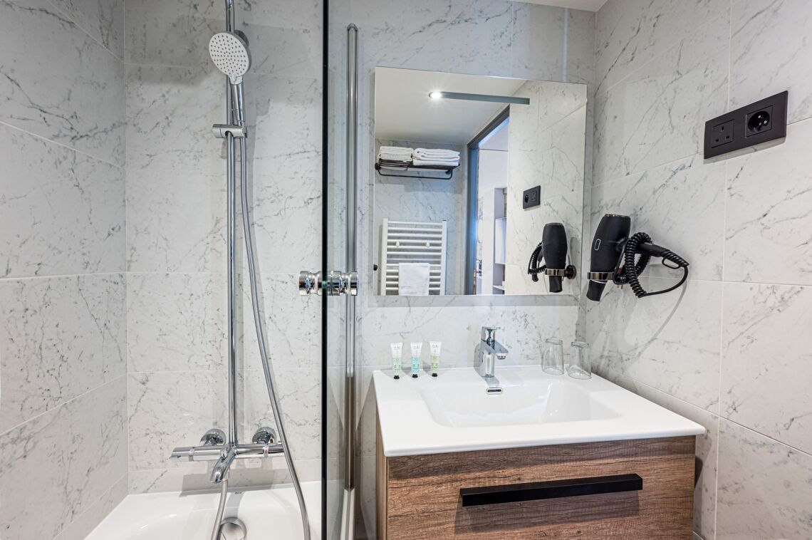 Hotel Le Levanna Privilege Room bathroom