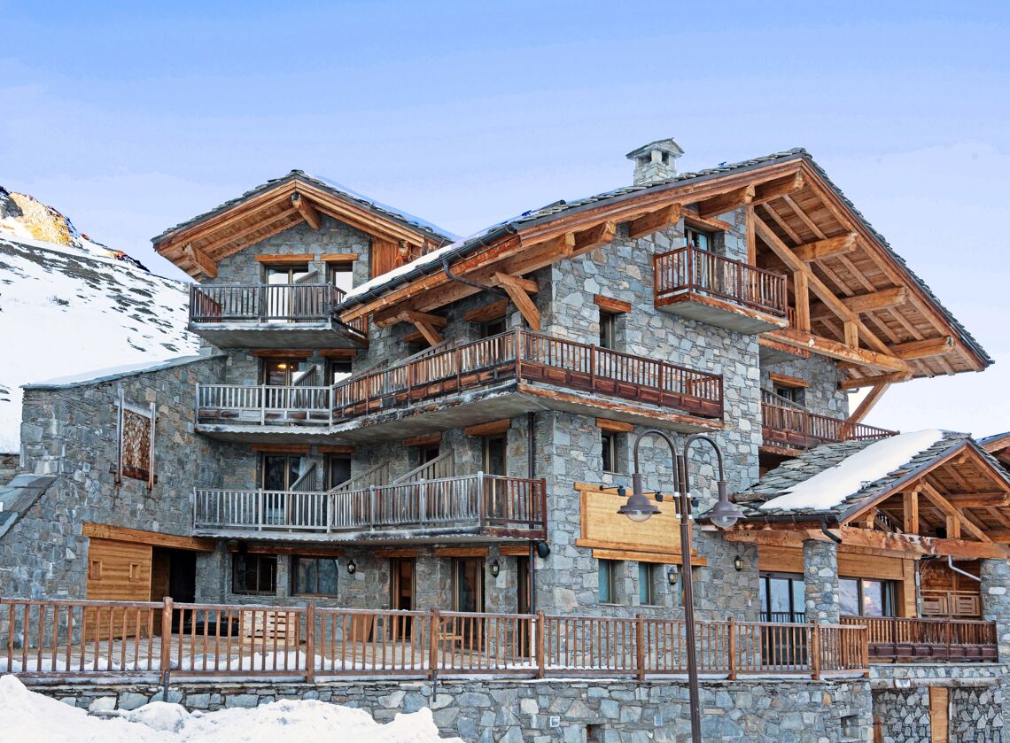 Hotel L'Aigle du Montana Building Outside