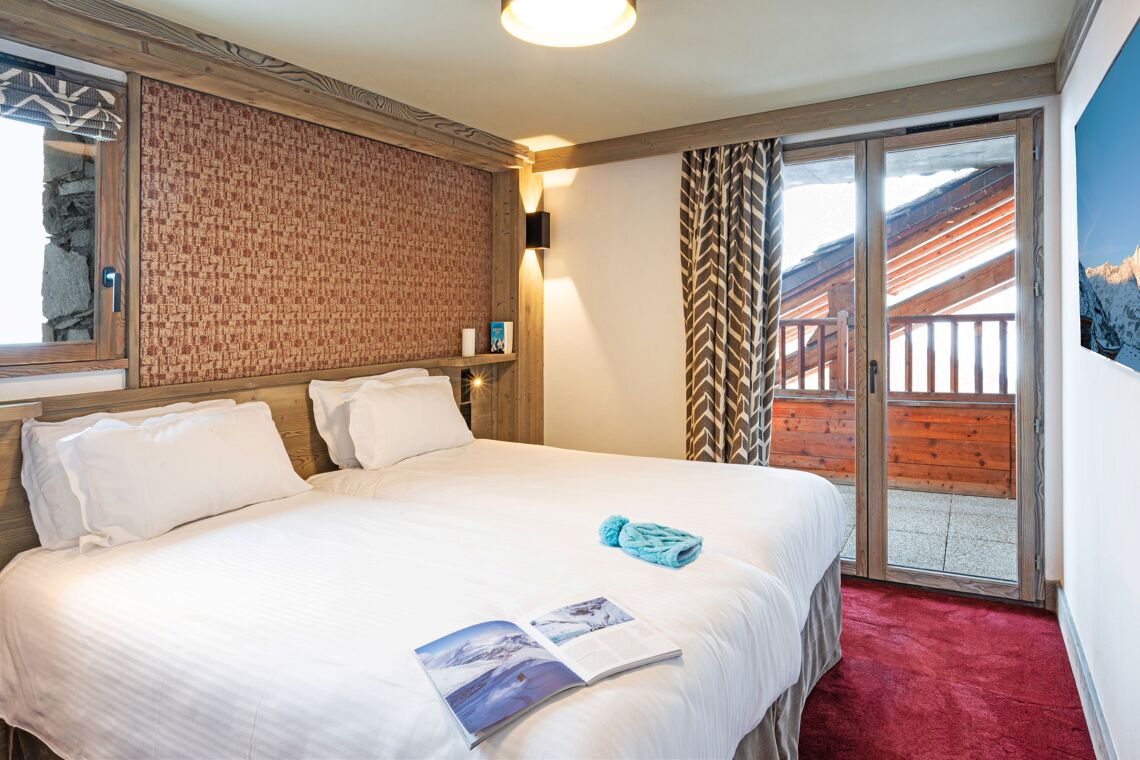 Hotel L'Aigle du Montana Classic Room Balcony view