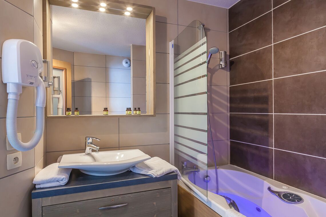 Les Balcons Platinum Val Thorens bathroom