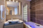 Les Balcons Platinum Val Thorens bathroom