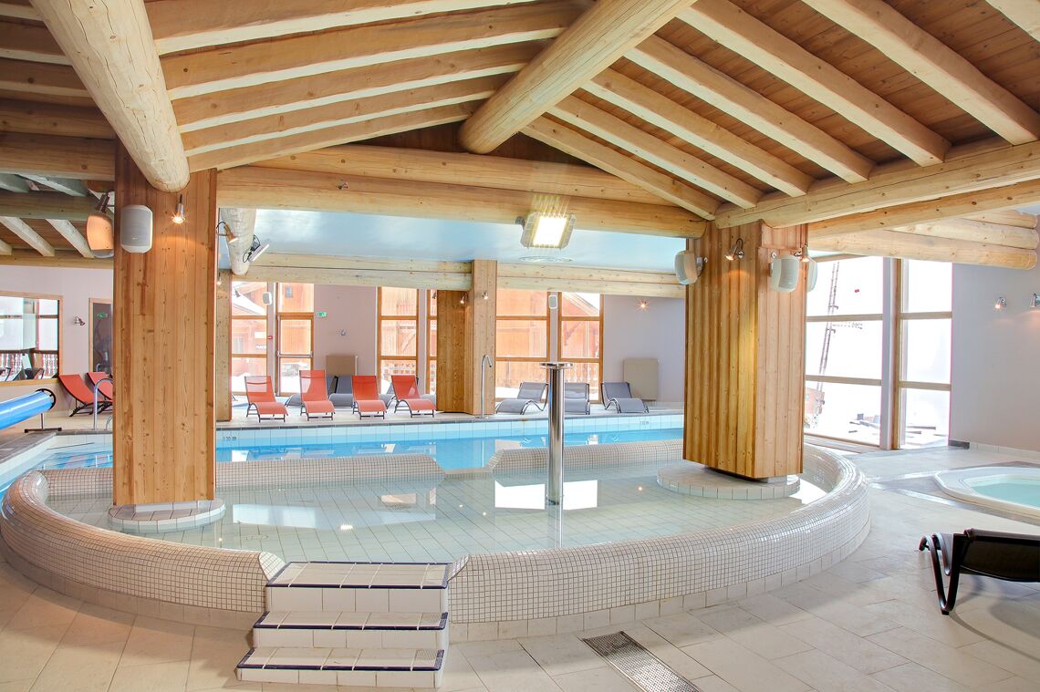 Les Balcons Platinum Val Thorens Swimming pool view
