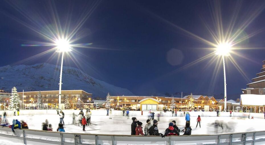 Skating at night in Alpe d'Huez