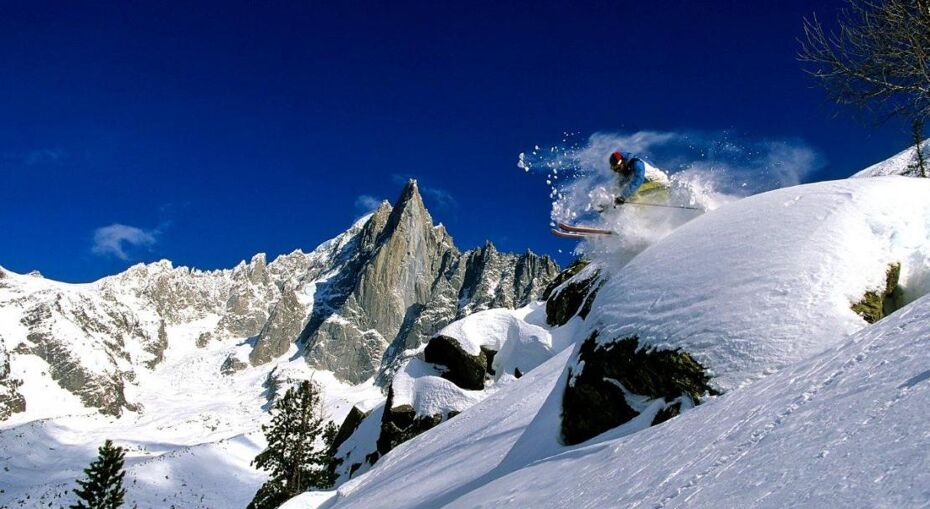 Off-piste skiing in Chamonix