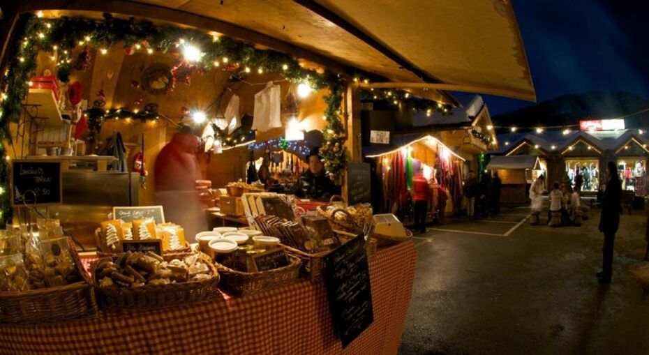 Night market in Villars