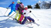 Family skiing in Chatel
