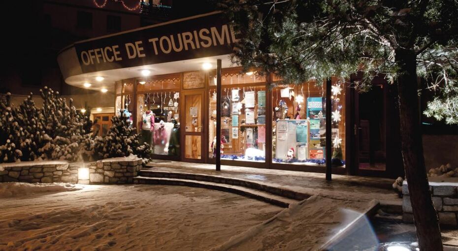 Bourg St Maurice at night